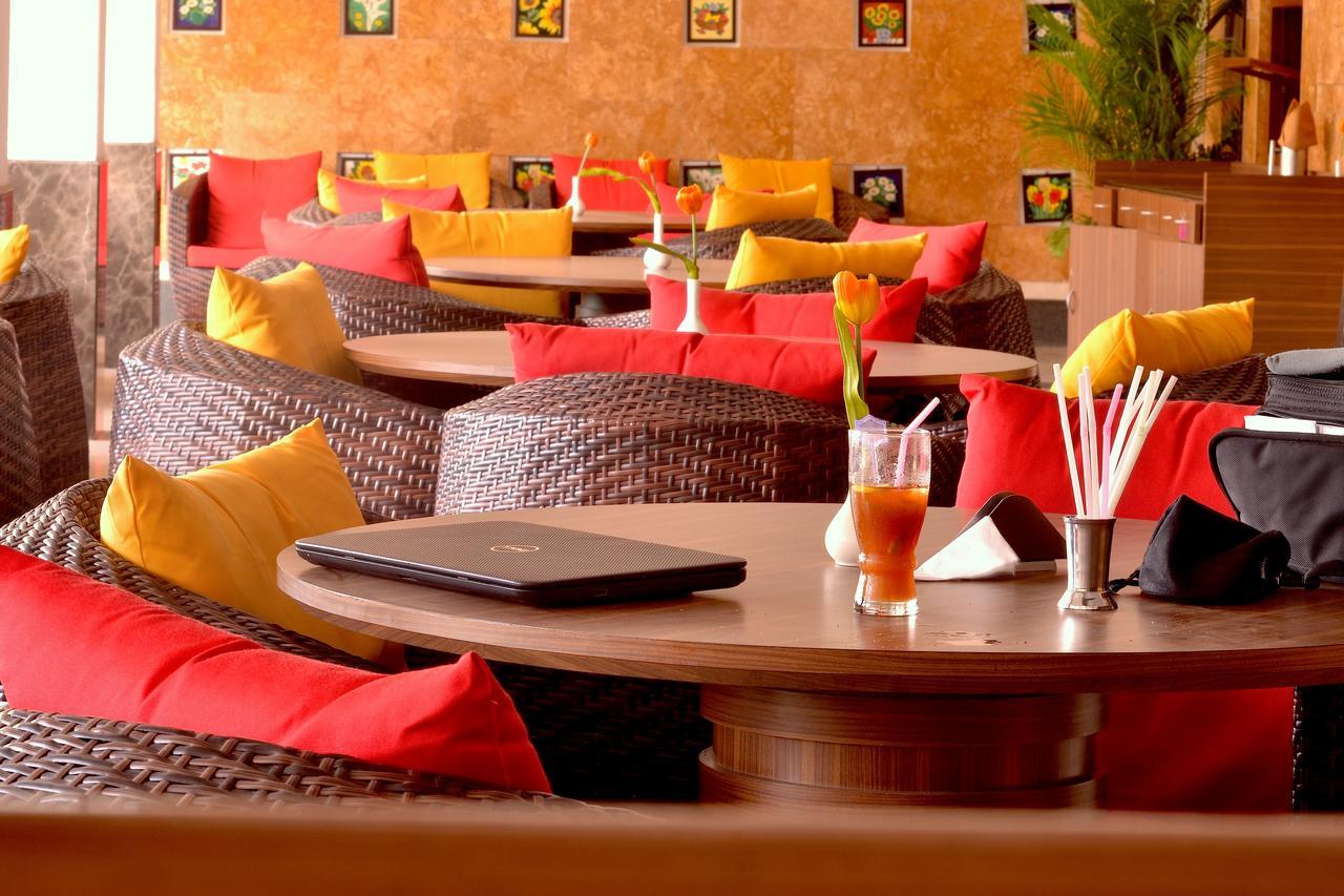 Club Emerald Bombay Exterior foto