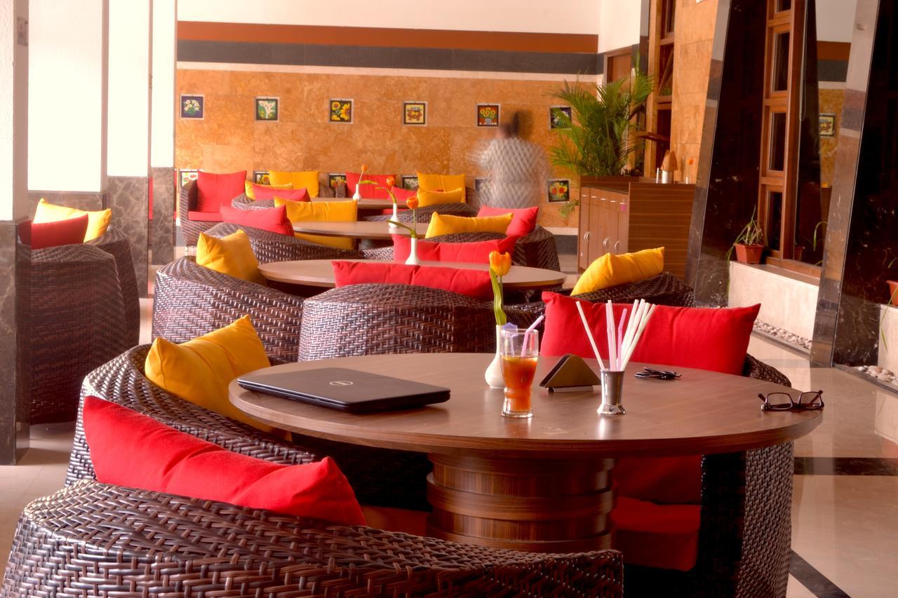 Club Emerald Bombay Exterior foto